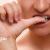 Mangiarsi le unghie: cos'è l'onicofagia